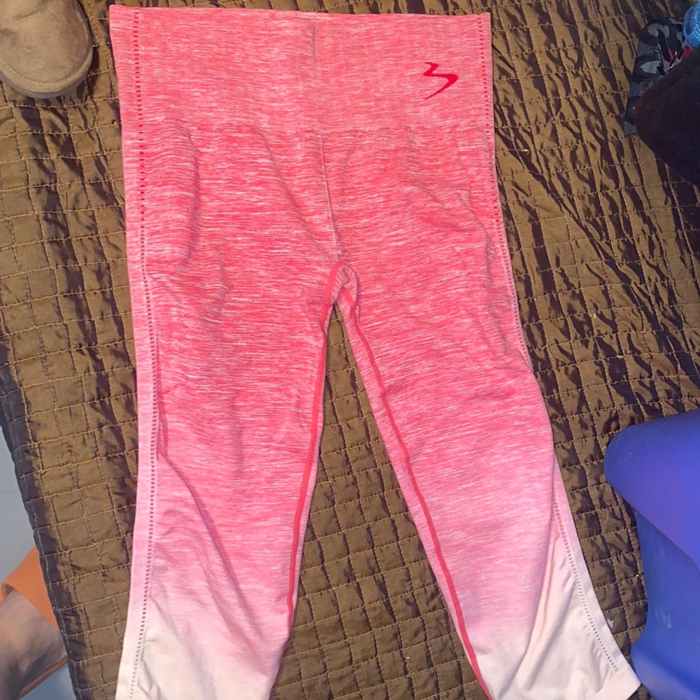 Ladies BEACh BODY white and pink Capris size Large high rise see pics